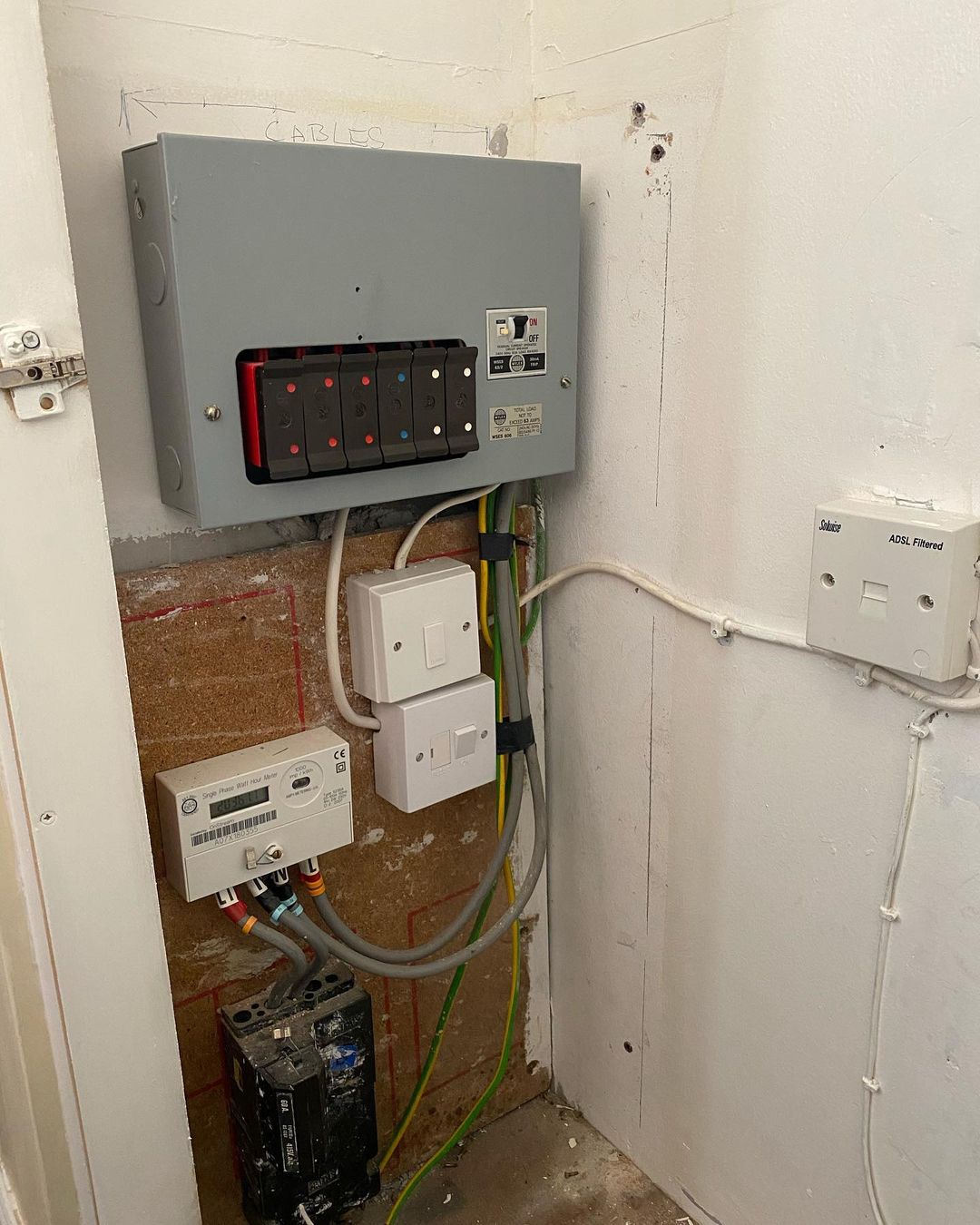 New electrical panel and meter installed by Safeway Electrician